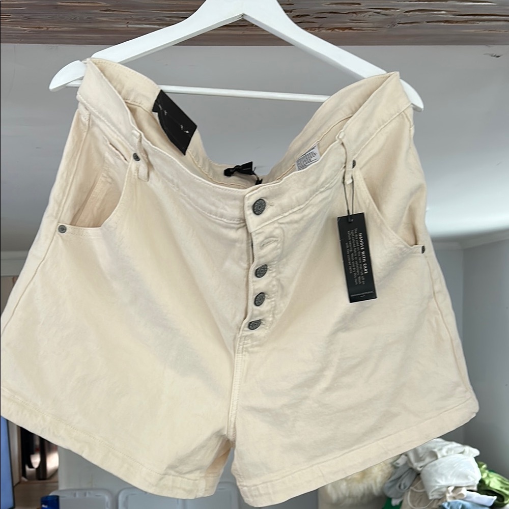 Banana republic  Women's Cream Button-Up Shorts size 14